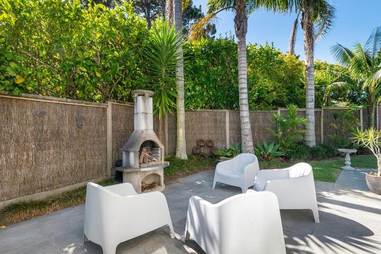 Photo of property in 8 Tree Fern Trail, Campbells Bay, Auckland, 0630