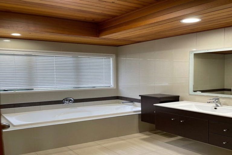 Photo of property in 8 Copperfield Terrace, Mellons Bay, Auckland, 2014