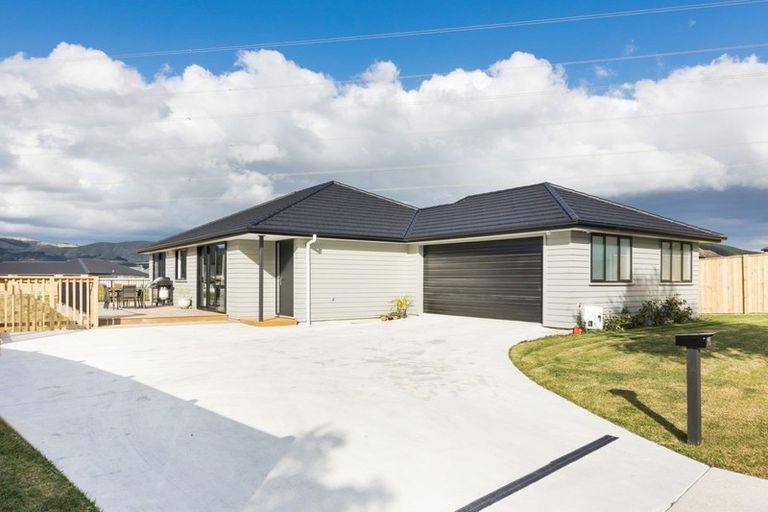 Photo of property in 15 Gibraltar Way, Fitzherbert, Palmerston North, 4410