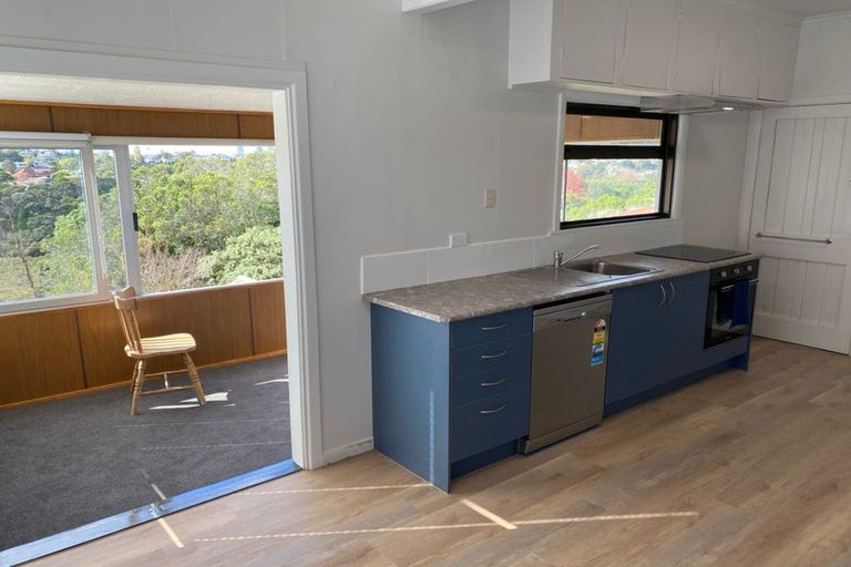 Photo of property in 43 Onewa Road, Northcote, Auckland, 0627