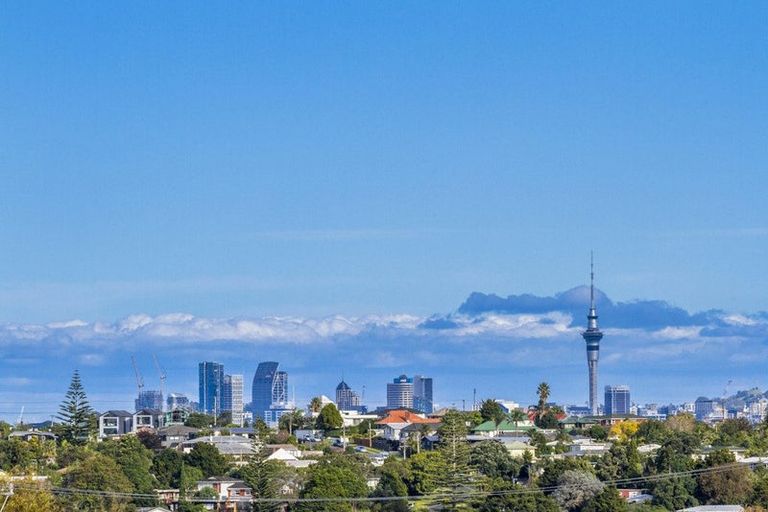 Photo of property in 70 Chivalry Road, Glenfield, Auckland, 0629