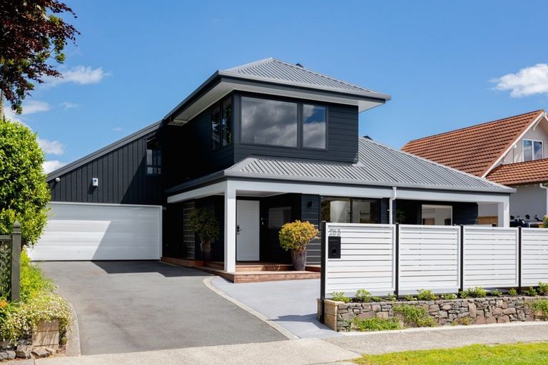 Photo of property in 253 Devonport Road, Tauranga, 3110