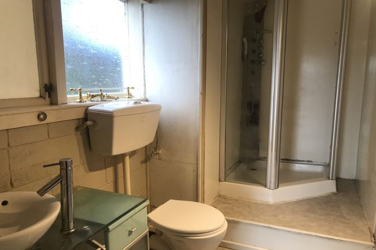 Photo of property in 32 Royal Road, Massey, Auckland, 0614