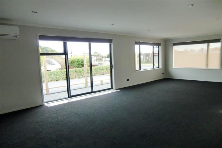 Photo of property in 28 Queens Road, Glen Avon, New Plymouth, 4312