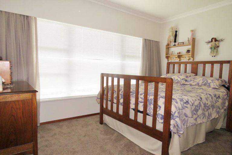 Photo of property in 2 Highbury Drive, Levin, 5510