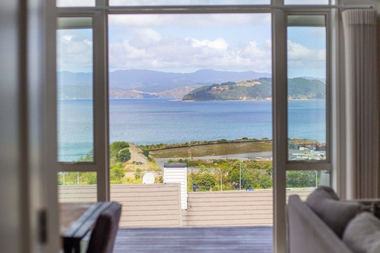 Photo of property in 5 Curnow Way, Kaiwharawhara, Wellington, 6035