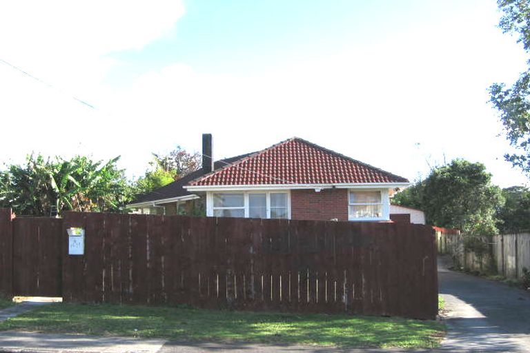 Photo of property in 4 Glen Marine Parade, Glendene, Auckland, 0602