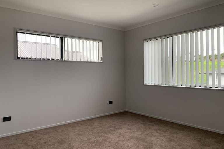 Photo of property in 10 Ambedkar Way, Pukekohe, 2120