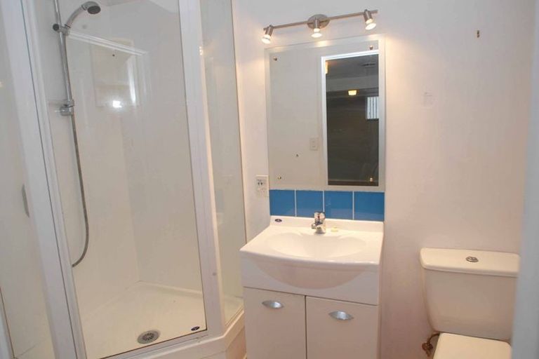 Photo of property in 296 East Coast Road, Forrest Hill, Auckland, 0620