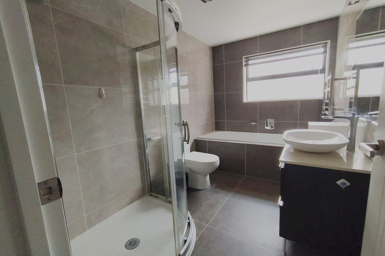 Photo of property in 14 Golden Morning Drive, Albany Heights, Auckland, 0632