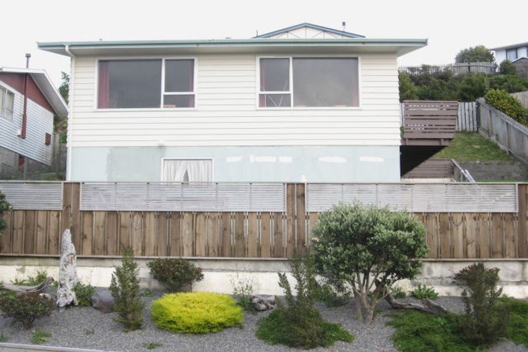 Photo of property in 52 Chapman Street, Newlands, Wellington, 6037