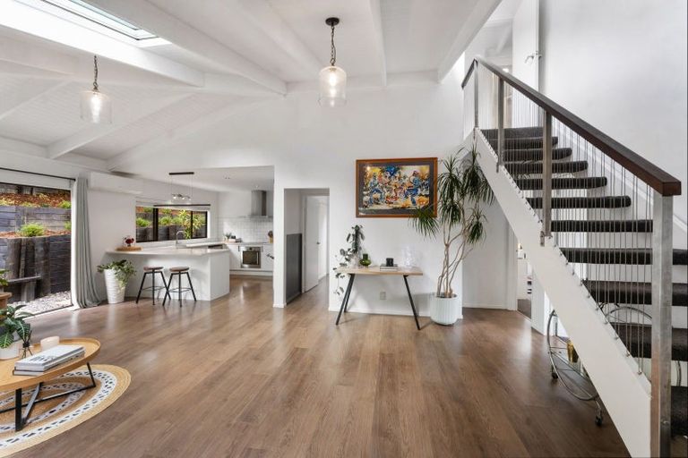 Photo of property in 3/57 Pupuke Road, Birkenhead, Auckland, 0627