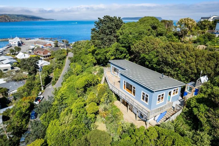 Photo of property in 6 Gordon Road, Plimmerton, Porirua, 5026