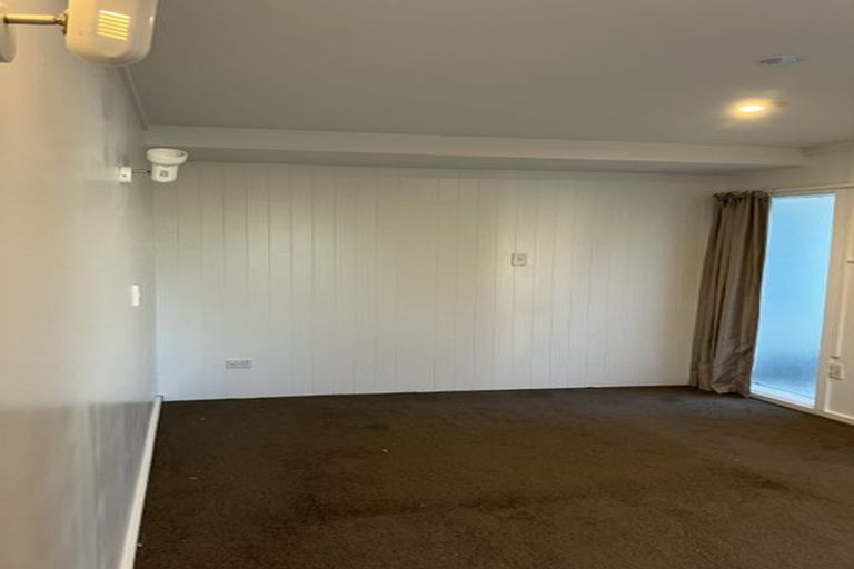 Photo of property in 6 Waiwera Crescent, Maupuia, Wellington, 6022