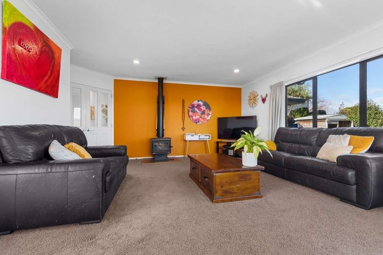 Photo of property in 17 Downing Place, Welcome Bay, Tauranga, 3112