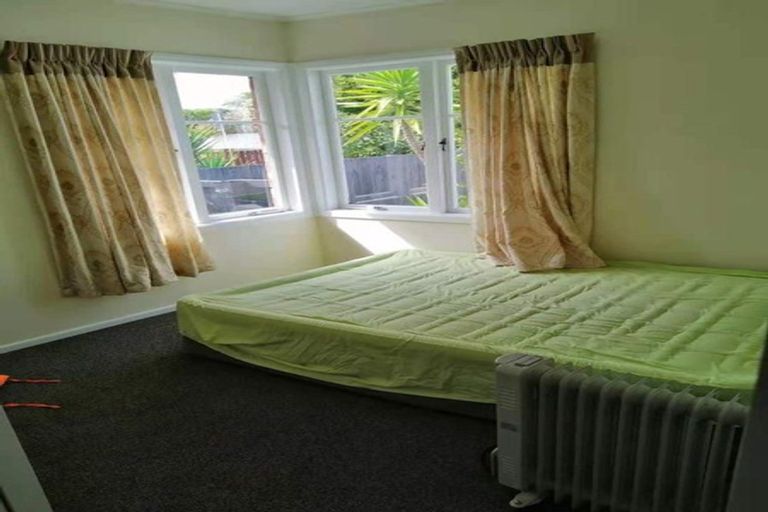 Photo of property in 1/38 Edwards Avenue, Henderson, Auckland, 0610