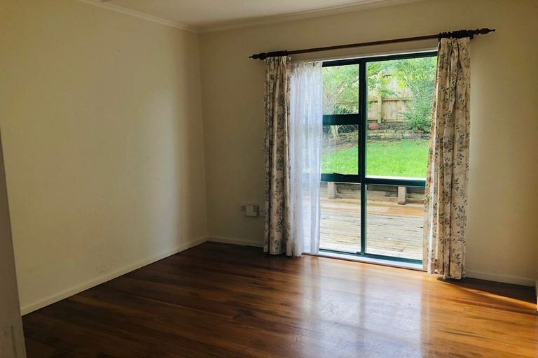 Photo of property in 25 William Souter Street, Forrest Hill, Auckland, 0620