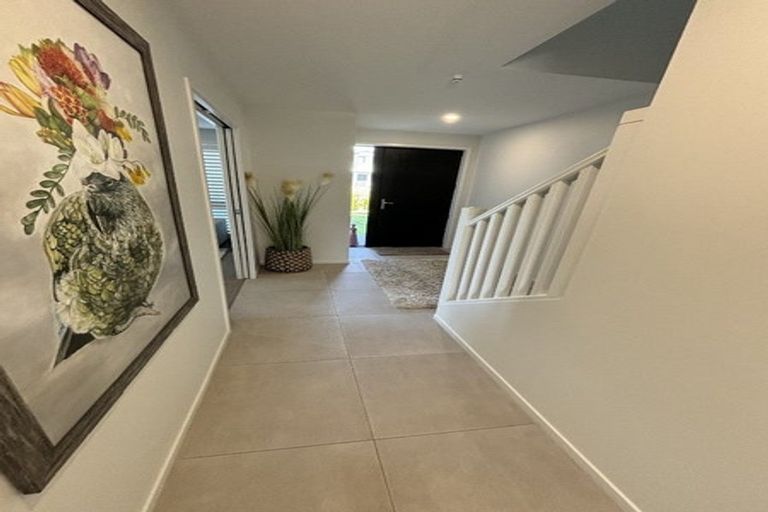 Photo of property in 16 Mutetai Road, Clarks Beach, 2122