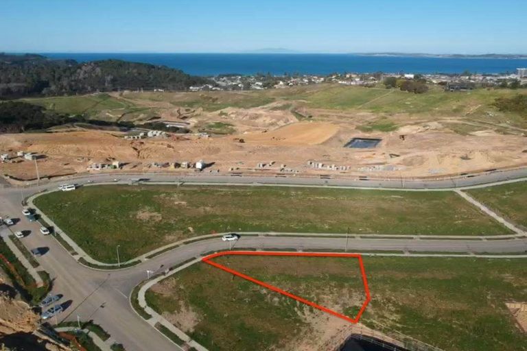 Photo of property in 25 Tautoru Avenue, Orewa, 0931