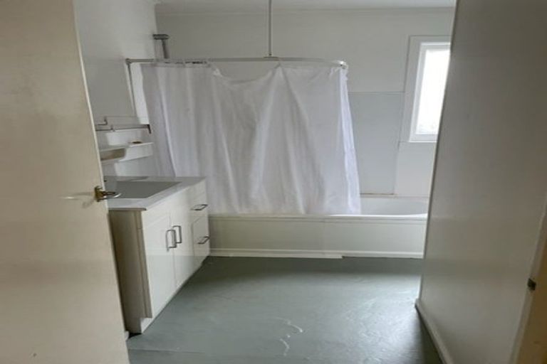 Photo of property in 2/22 Amaru Road, One Tree Hill, Auckland, 1061