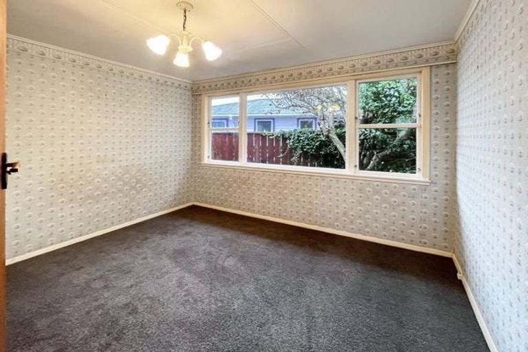 Photo of property in 12 Sutherland Crescent, Westbrook, Palmerston North, 4412