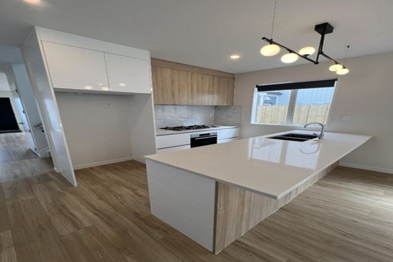 Photo of property in 47 Pohewa Road, Silverdale, 0932