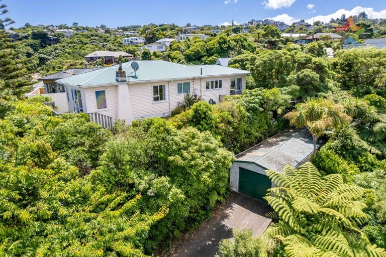 Photo of property in 4 Pekanga Road, Normandale, Lower Hutt, 5010