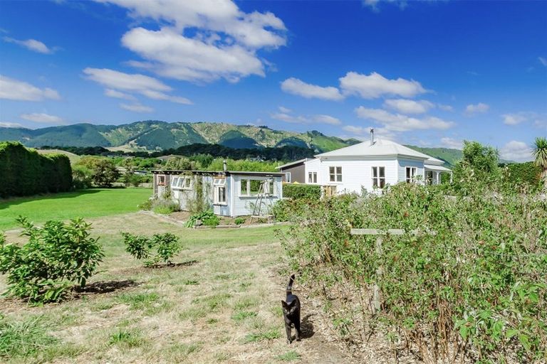Photo of property in 17 Paetawa Road, Peka Peka, Waikanae, 5391