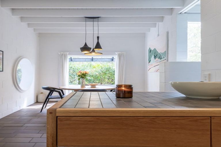 Photo of property in 153 Atkinson Road, Titirangi, Auckland, 0604