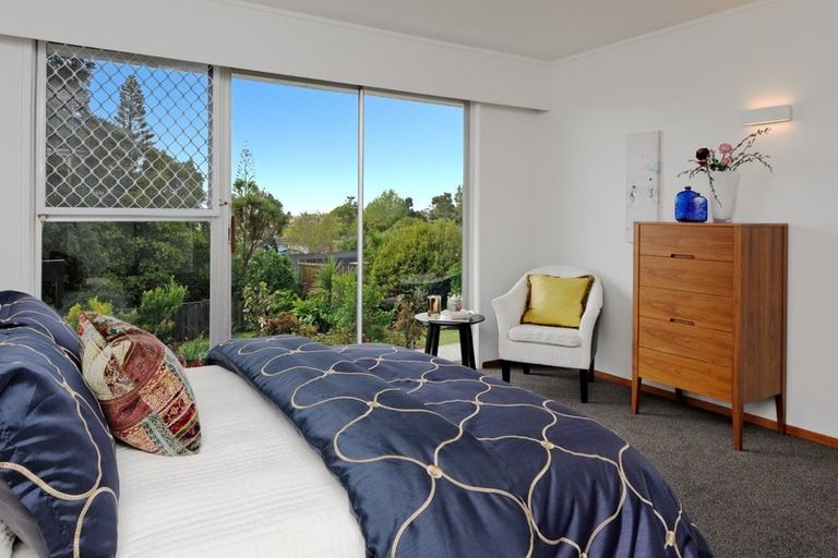 Photo of property in 12 Sunnylaw Place, Glen Eden, Auckland, 0602