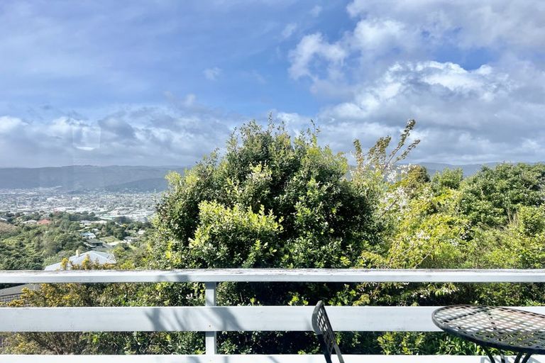Photo of property in 32 Wisteria Grove, Maungaraki, Lower Hutt, 5010