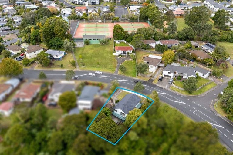 Photo of property in 98 Spinella Drive, Bayview, Auckland, 0629