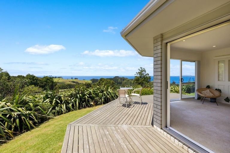 Photo of property in 172 Cape Rodney Road, Leigh, 0985