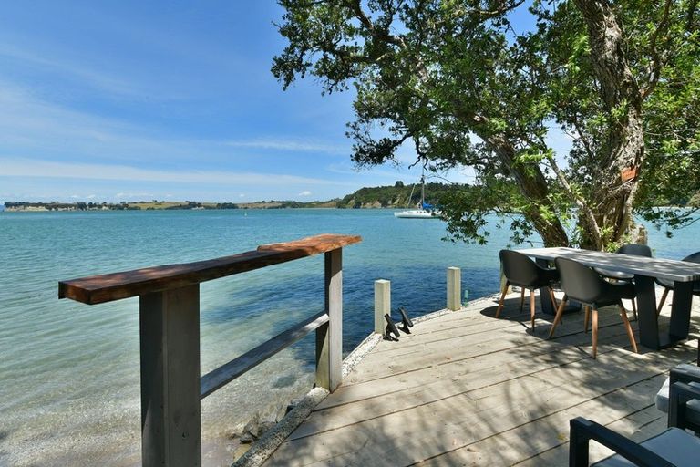 Photo of property in 254 Wade River Road, Wade Heads, Whangaparaoa, 0932