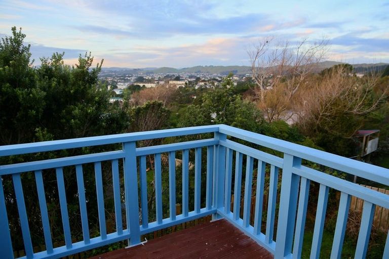 Photo of property in 11 Lancewood Grove, Ranui, Porirua, 5024