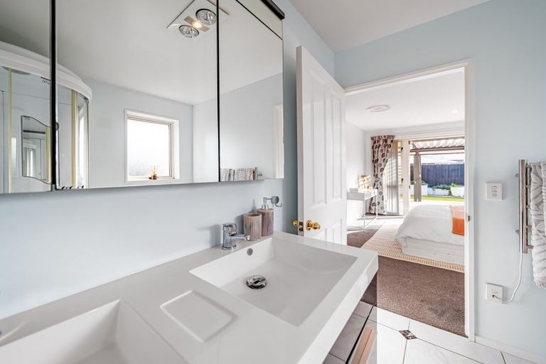 Photo of property in 112 Gayhurst Road, Dallington, Christchurch, 8061