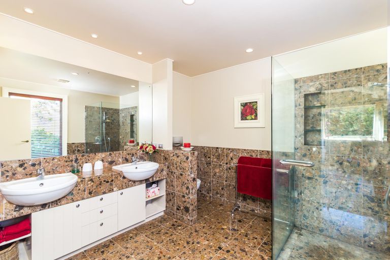 Photo of property in 280 Gillespie Place, Acacia Bay, Taupo, 3385