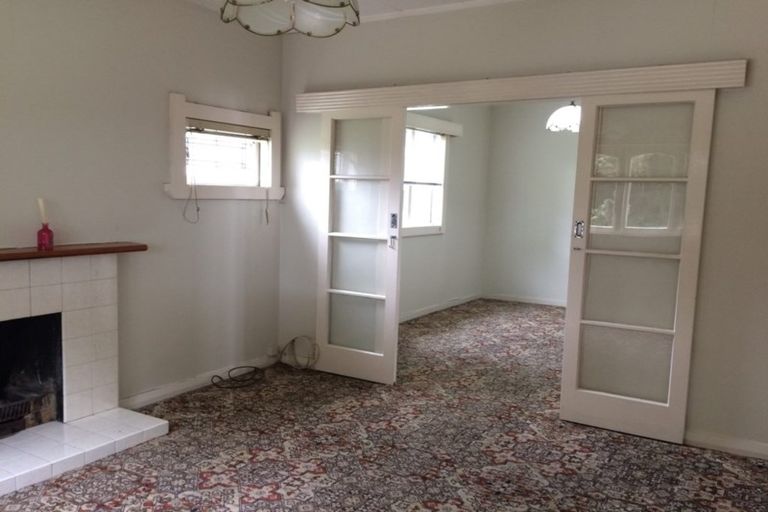 Photo of property in 3215 Great North Road, New Lynn, Auckland, 0600