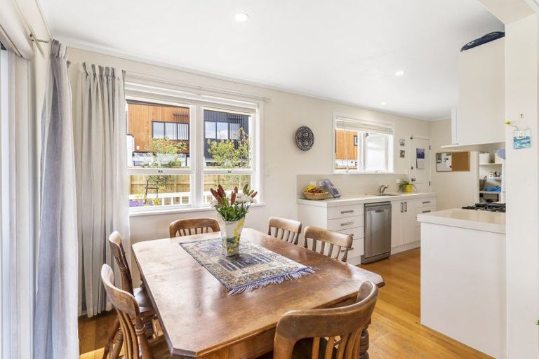 Photo of property in 32 Windy Ridge Road, Glenfield, Auckland, 0629