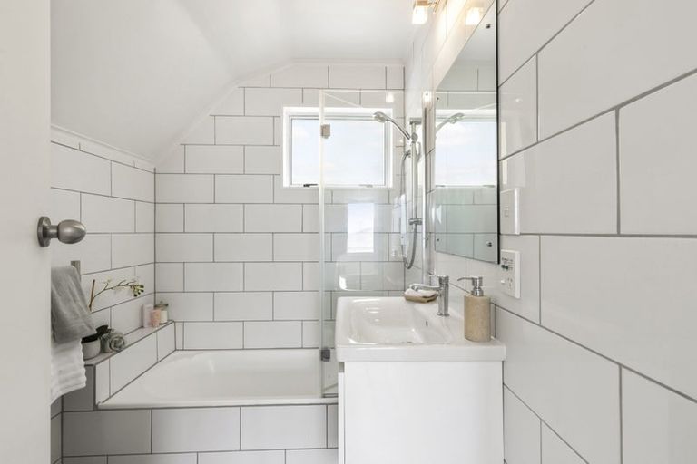 Photo of property in 118 Owhiro Bay Parade, Owhiro Bay, Wellington, 6023