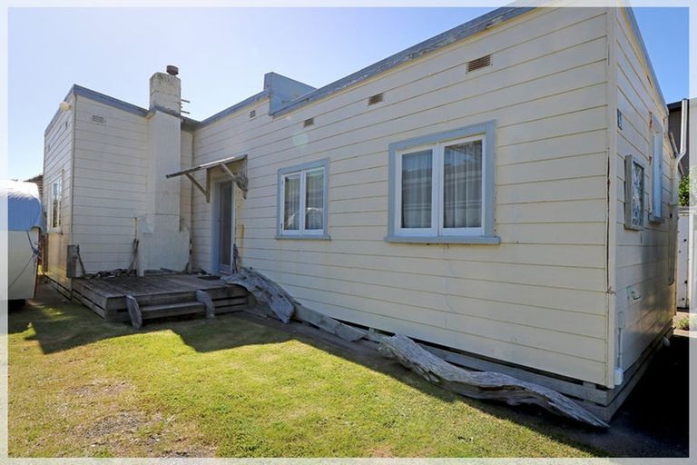 Photo of property in 26 Hall Place, Foxton Beach, Foxton, 4815