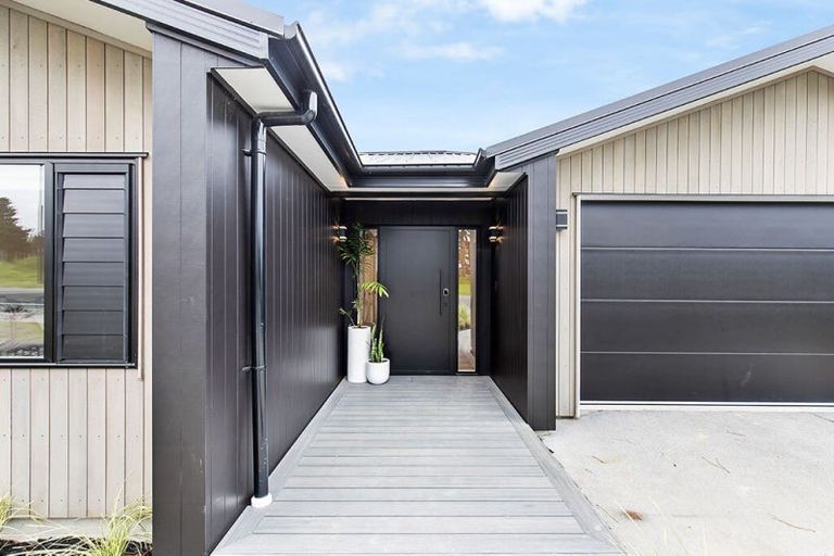 Photo of property in 27 Kotuitui Drive, Wainui, 0992