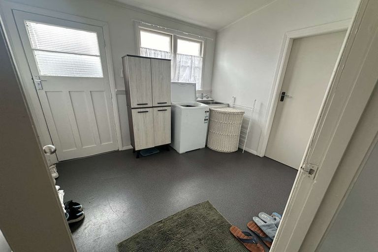 Photo of property in 124 Randwick Road, Moera, Lower Hutt, 5010