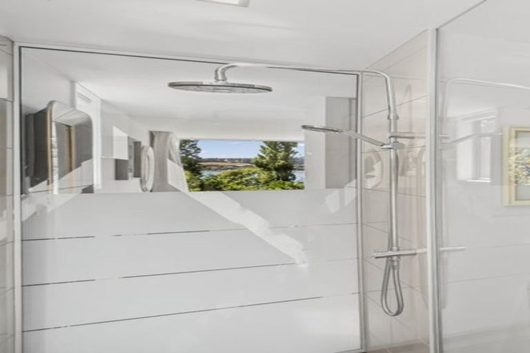 Photo of property in 10 Tapley Paddock, Wanaka, 9305