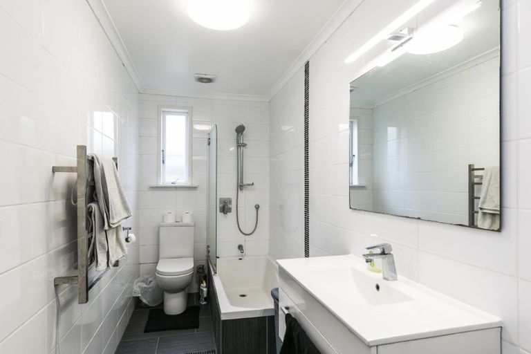 Photo of property in 160 Russell Terrace, Berhampore, Wellington, 6023