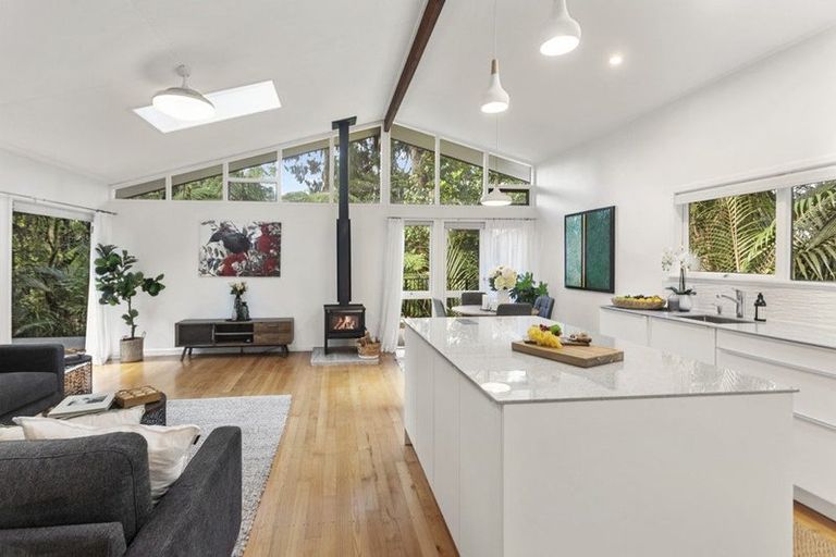 Photo of property in 1 Ngaio Road, Titirangi, Auckland, 0604