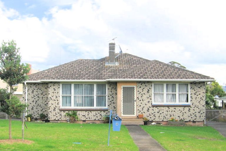 Photo of property in 4 Robert Burke Place, Henderson, Auckland, 0612