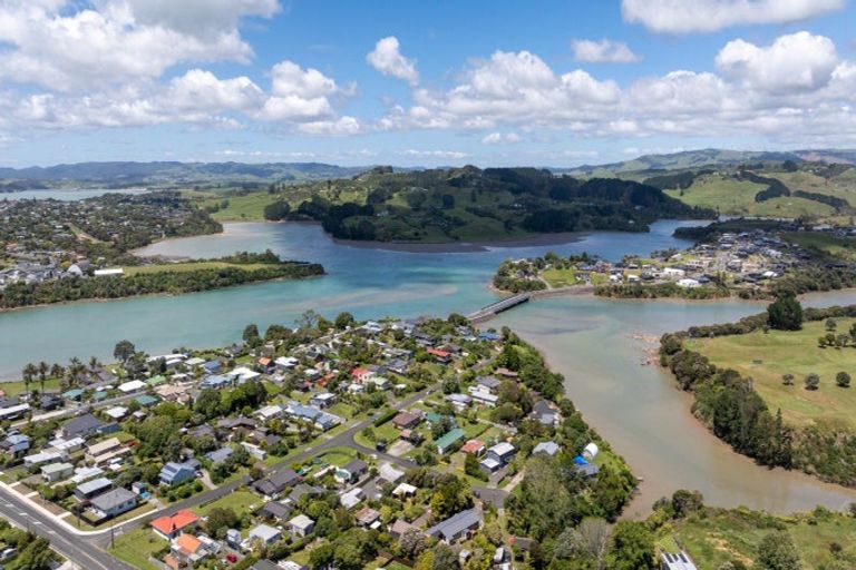 Photo of property in 11 Karioi Crescent, Raglan, 3225