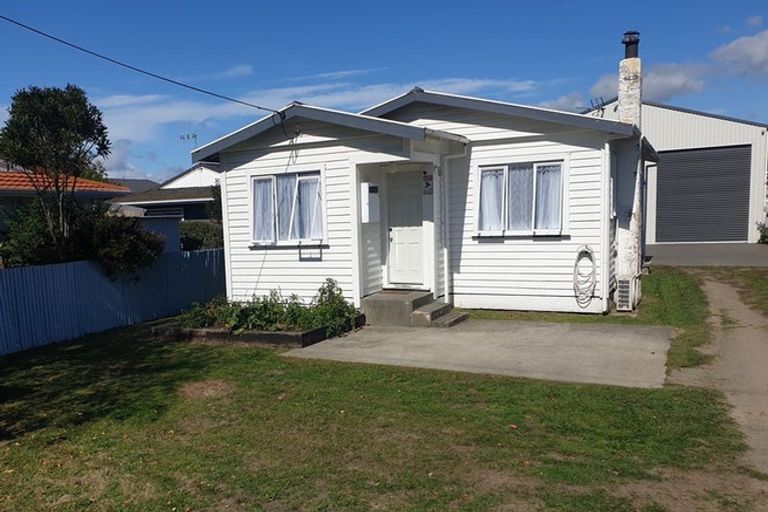 Photo of property in 16 Robinson Street, Foxton, 4814