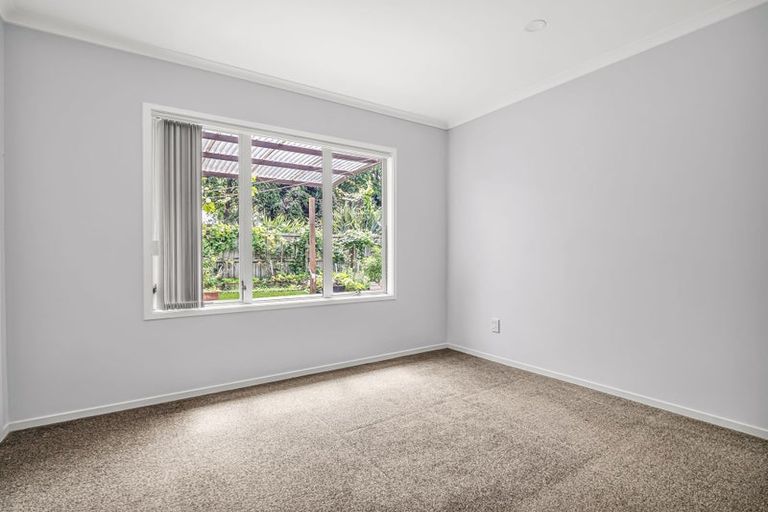 Photo of property in 92 Riverton Drive, Randwick Park, Auckland, 2105